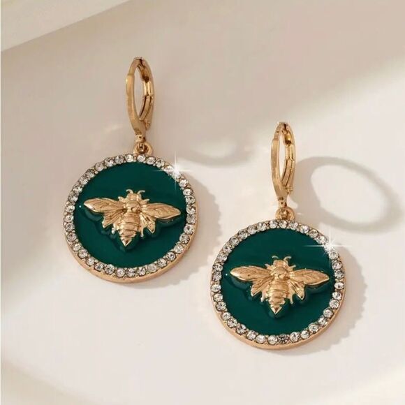 💚 Betsey Johnson stunning honeybee crystal dangle earrings 💚 - Picture 6 of 7